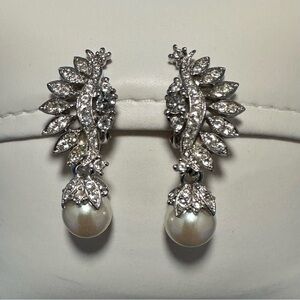 Erwin Pearl Rhinestone & Pearl Clip Earrings – Glamorous Elegance
